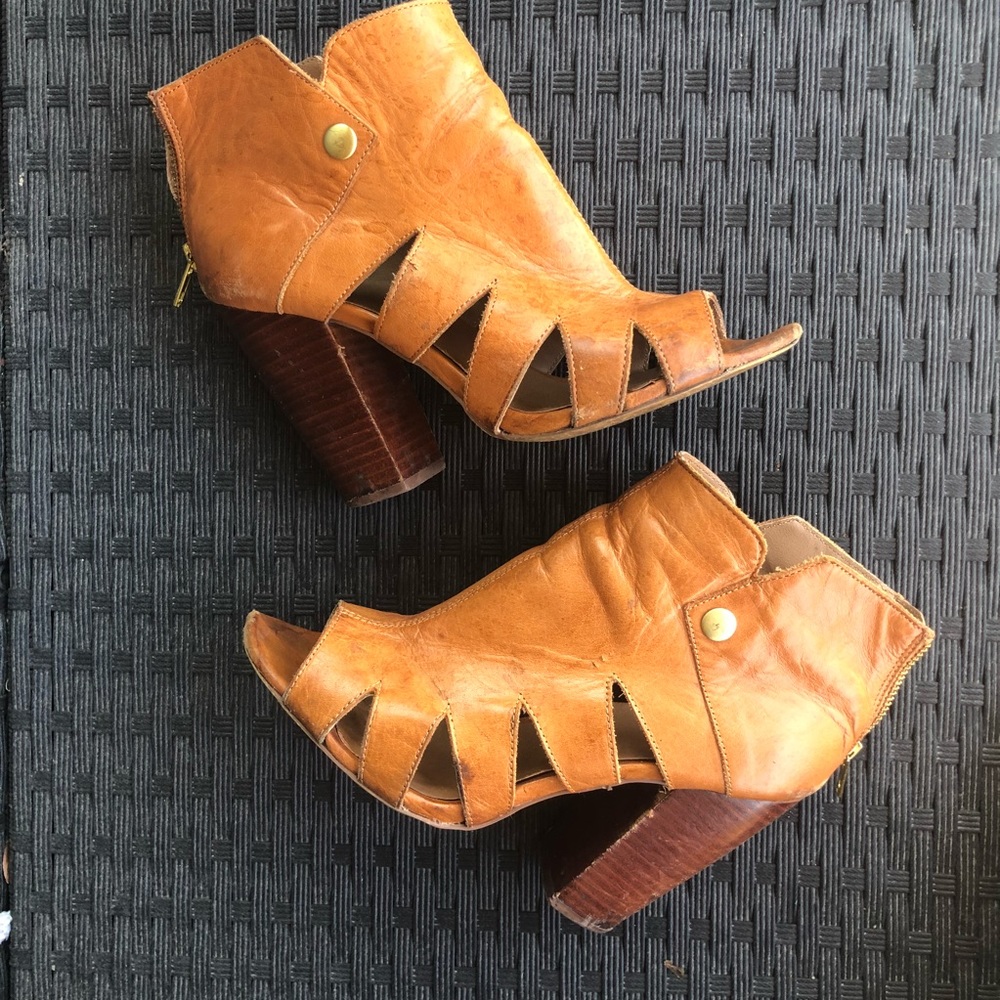 Kelsi Dagger leather booties